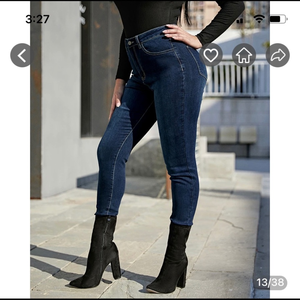 Elastic butt lifting jeans!